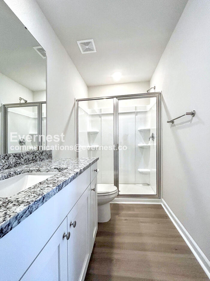 Building Photo - 2140 Willow Gln Dr