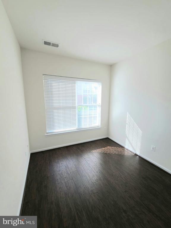 Building Photo - 42625 Homefront Terrace