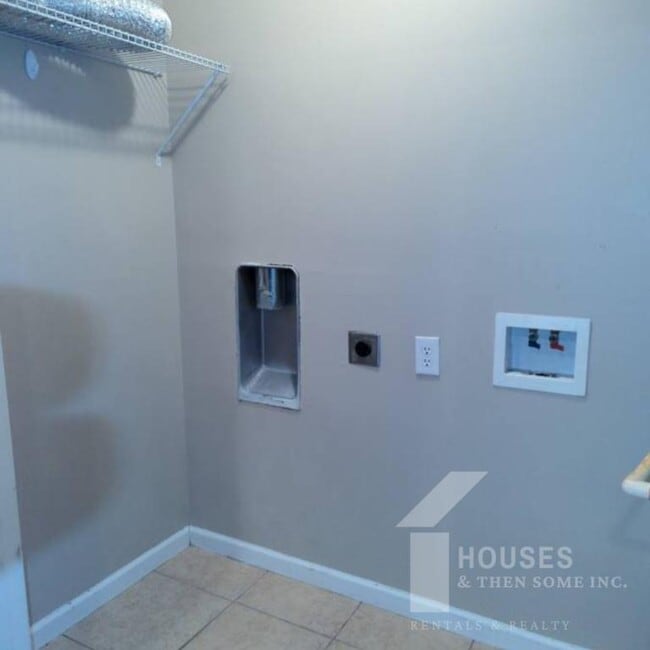 Building Photo - 515 Fairview Rd