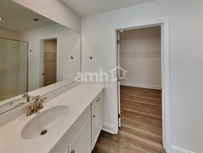 Building Photo - 215 Argea Dr