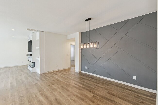 Building Photo - Stunning 4-Bed Home in Deer Creek Schools with Open Floorplan & Community Amenities