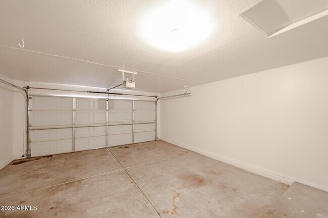 Building Photo - 12811 N Palm St