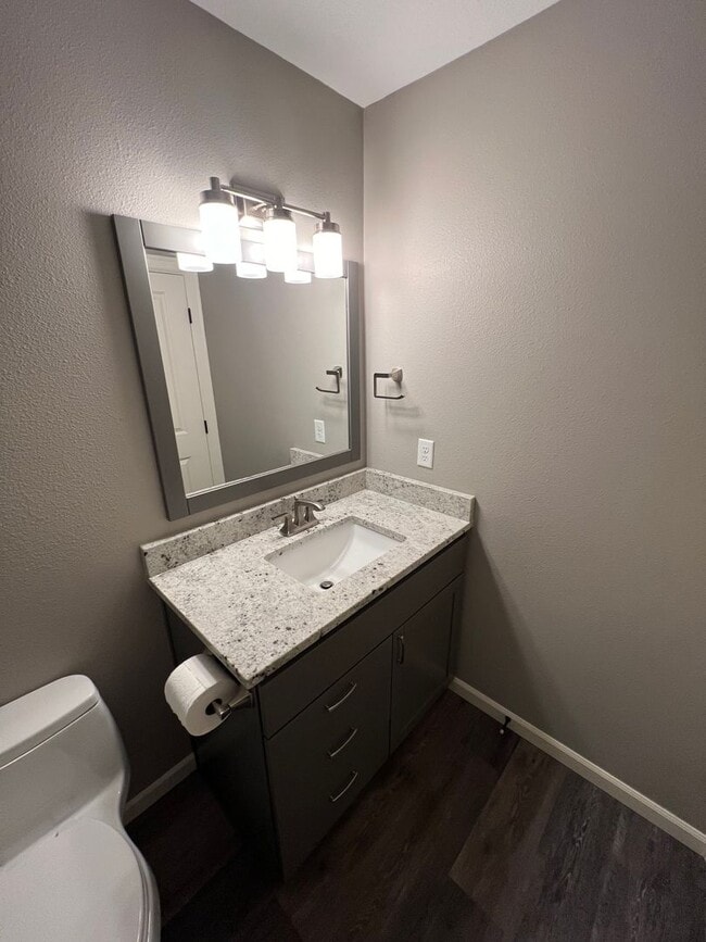 Building Photo - Well Maintained Three Bedroom Home in Sout...