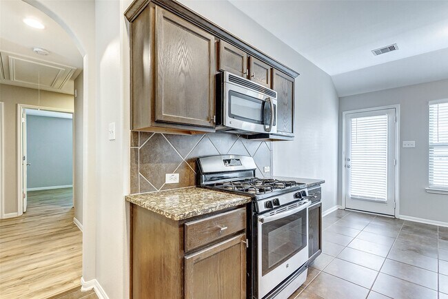 Building Photo - 12943 Pecan Shores Dr