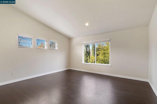 Building Photo - 732 Antiquity Dr