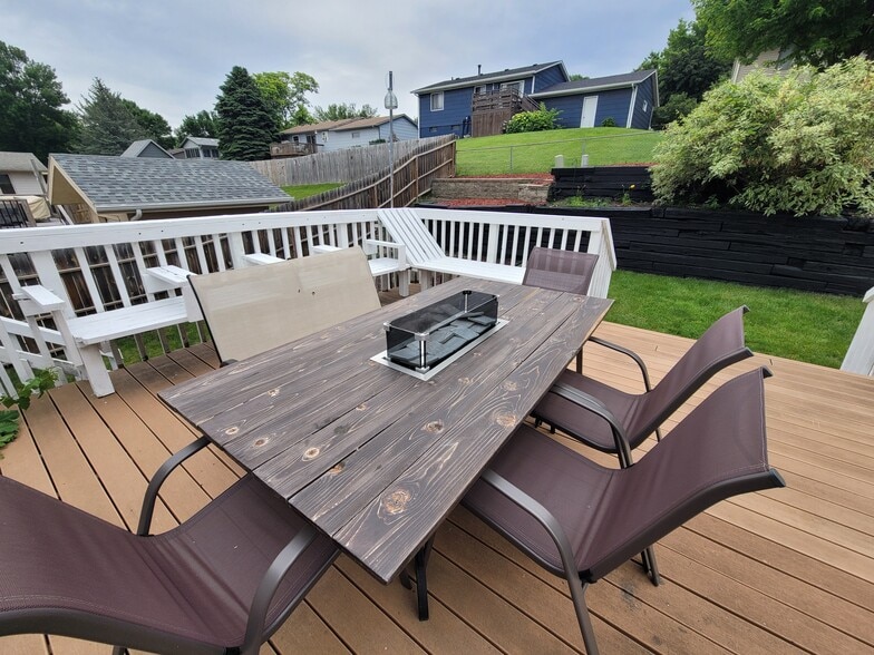 Building Photo - 2201 Tracy Ln