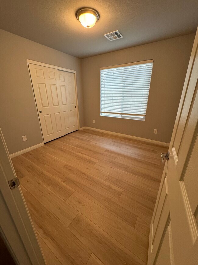 Building Photo - 4466 Zara Point Ave