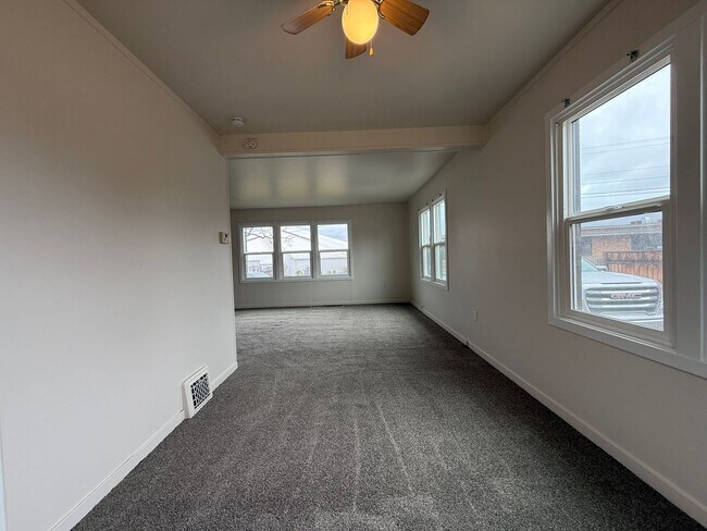 Building Photo - 1115lo