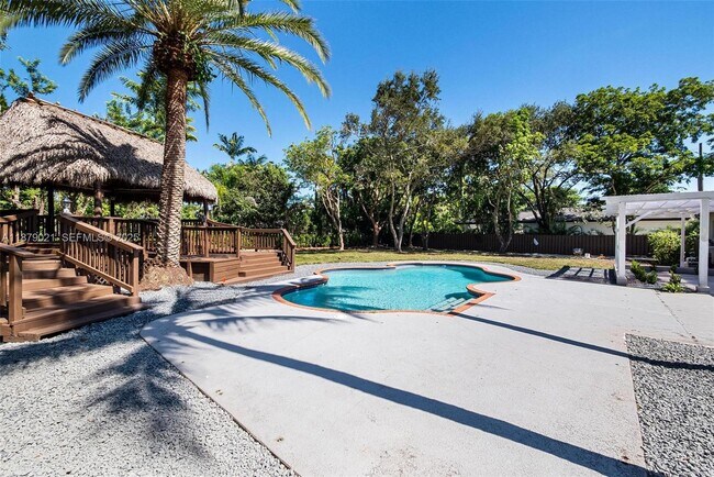 Building Photo - 11301 SW 91 Ave