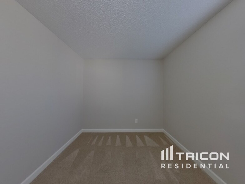 Building Photo - 2918 Brekonridge Centre Dr