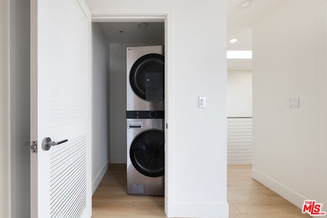 Building Photo - 8561 Belmont St