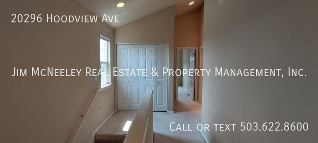 Building Photo - Great 3 bedroom Corner Townhome w/ Walk In...