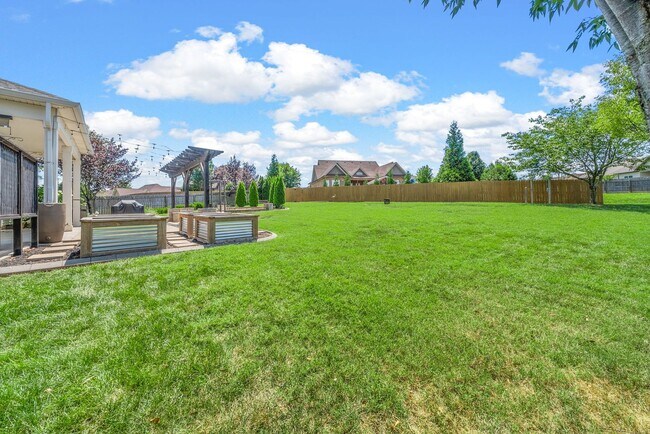 Building Photo - Elegant 4-Bedroom Home with Vaulted Ceilin...
