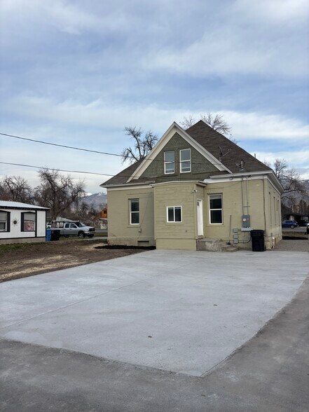 Building Photo - 245 N Main St