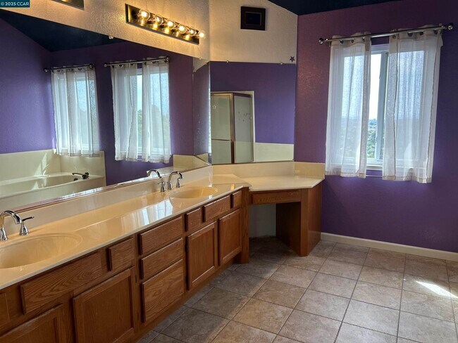 Building Photo - 445 Southport Way