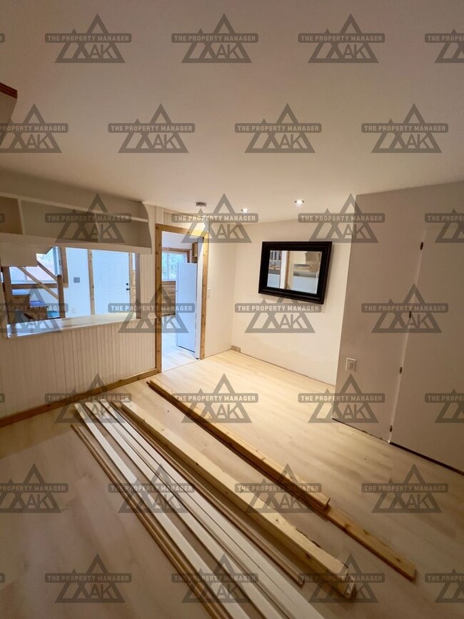 Building Photo - Cozy 1-Bedroom Loft Home with Office & Covered Deck/Sorry no pets