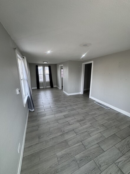 Building Photo - 7384 Oneida Dr