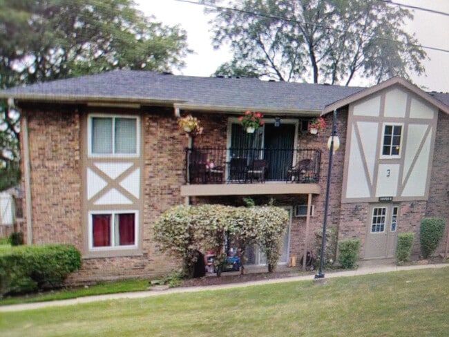 Primary Photo - 16W515-16w579 79th St