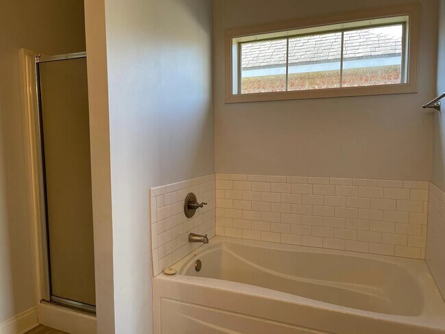 Building Photo - 232 Shadowbrush Bnd