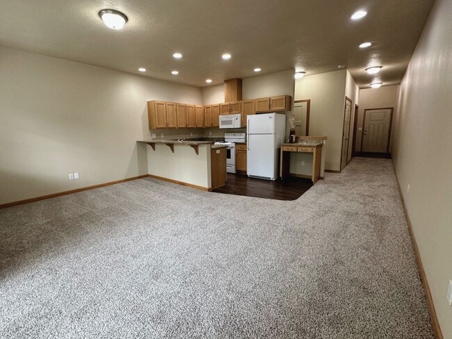 Building Photo - (MUS 1952) Beautiful 3 Bed/2 Bath Town Home