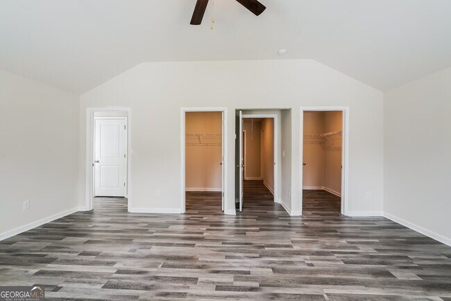 Building Photo - 444 Clematis Court