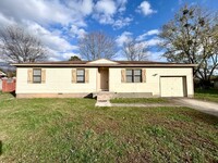 Building Photo - Beautiful Craftsman Style Home - Move in r...