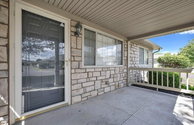 Building Photo - 206 Pioneer Cir
