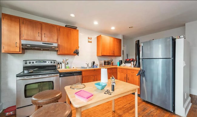 Building Photo - 413 N 33rd St