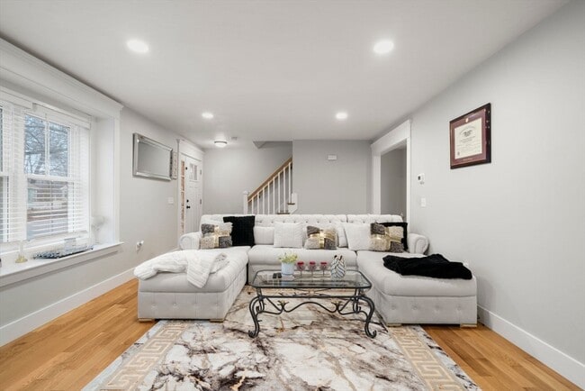 Building Photo - 8 Patrick St