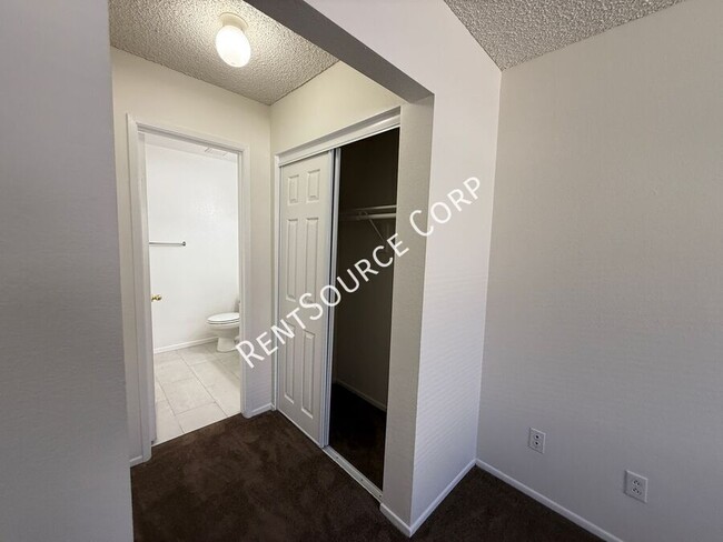 Building Photo - 1601 Cactus Dr