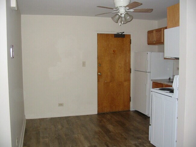 Building Photo - 1105 College Ave