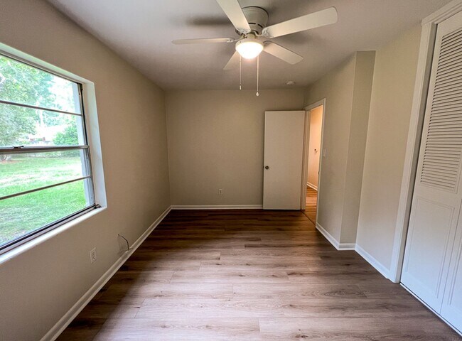Building Photo - 3BR/1BA Pet Friendly House in NW Gainesvil...