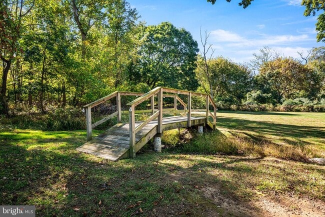 Building Photo - 401 Alderbrook Dr