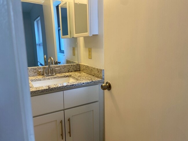 Building Photo - Winter Garden 2 Bedroom 2 Bath home