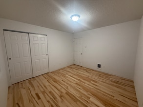 Building Photo - 1565 N Summit Rd