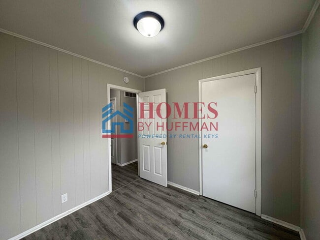 Building Photo - Three Bedroom Duplex | Off-Street Parking