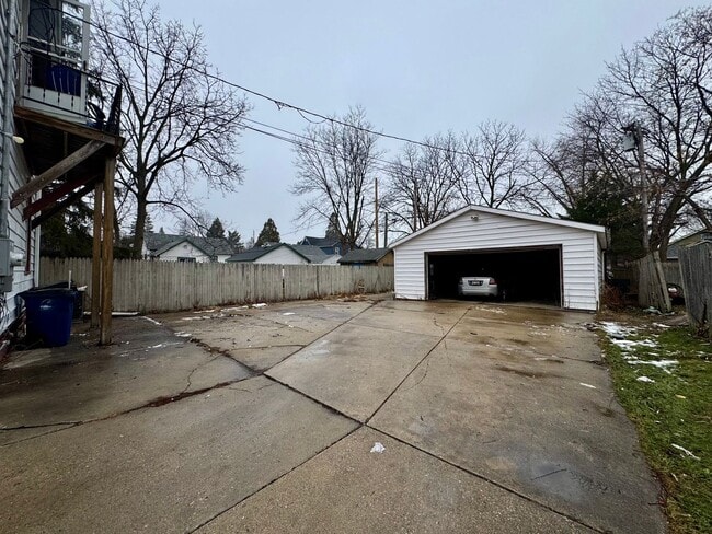 Building Photo - 1519 Superior St