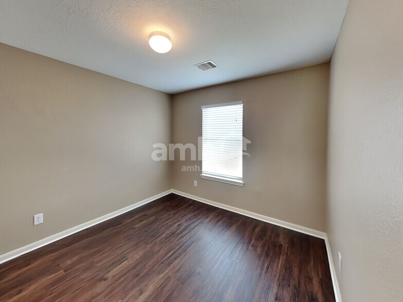 Building Photo - 18435 Westgate Pasture Ln