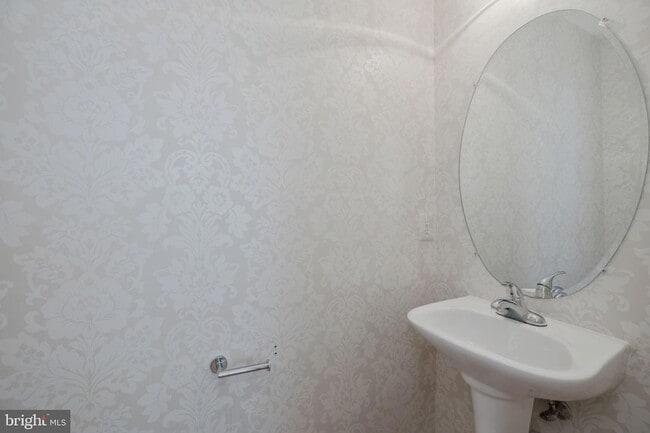 Building Photo - 5108 English Terrace