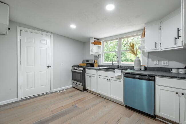 Kitchen - 219 Vreeland St