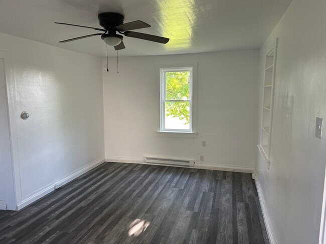 Building Photo - 20 Hedgewood Dr