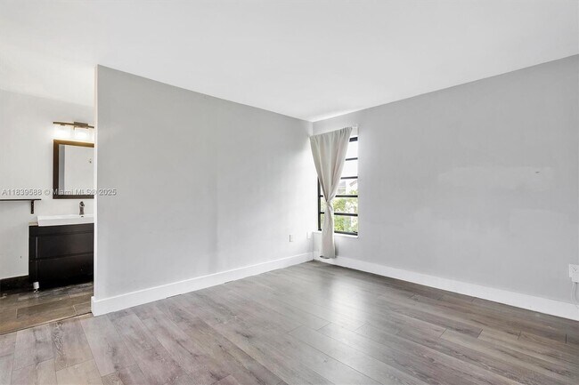 Building Photo - 9022 SW 123rd Ct