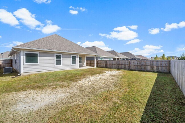 Building Photo - For Lease - Executive 3 BR/2 BA Home by No...
