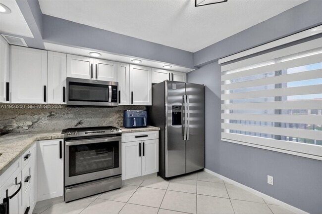 Building Photo - 13100 SW 11th Ct