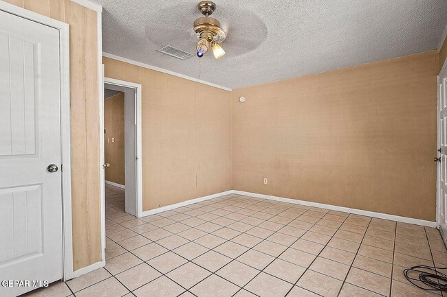 Building Photo - 323 Singh St