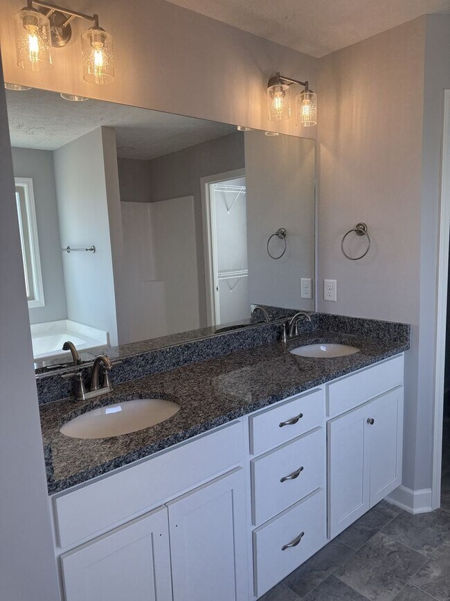 Building Photo - Beautiful home in Christiana