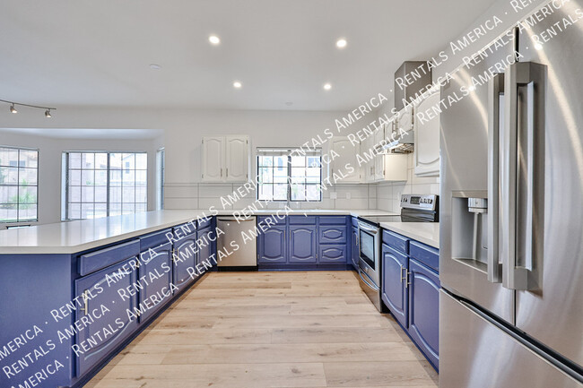 Building Photo - Stunning Remodeled Home in Richmond Shores...