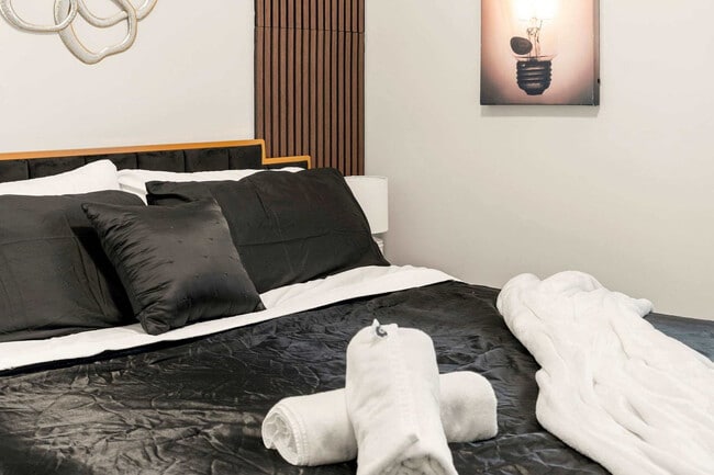 Building Photo - 2207 W 18th St