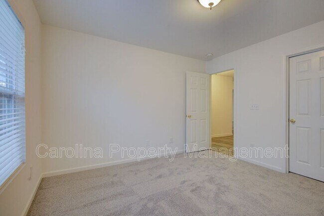 Building Photo - 421 Garden Grove Rd