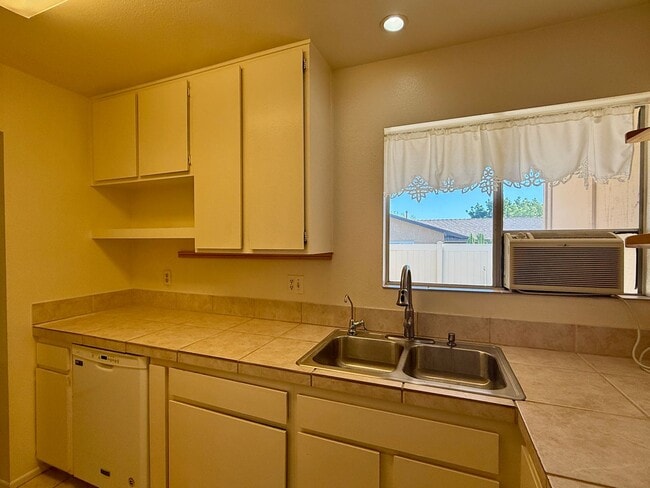 Building Photo - Charming 2 Bedroom in Oceanside 55+ Community